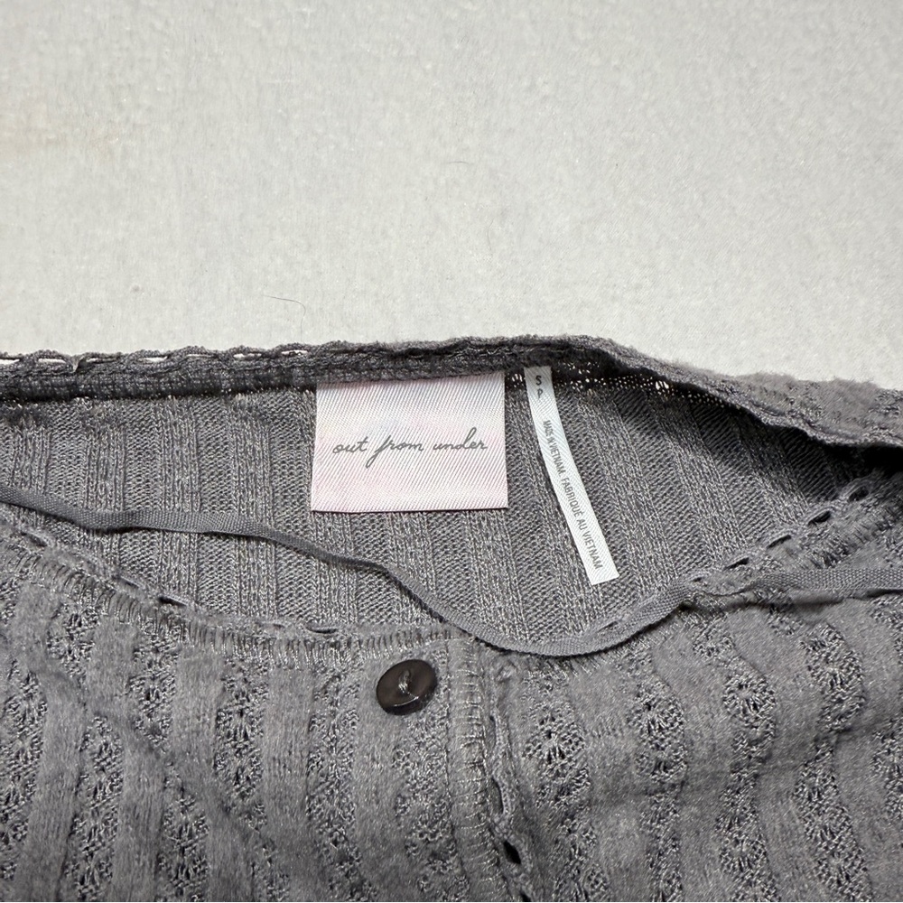 Urban Outfitters Dark Gray Buttoned Crop Top - Picture 2 of 4